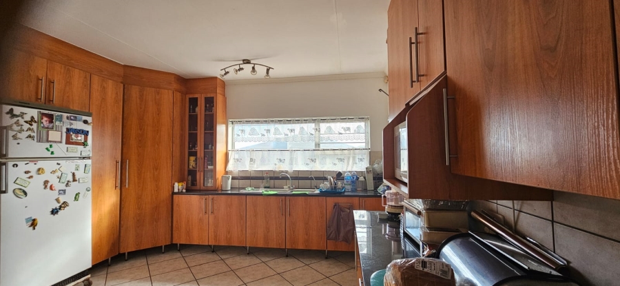 5 Bedroom Property for Sale in Wavecrest Eastern Cape